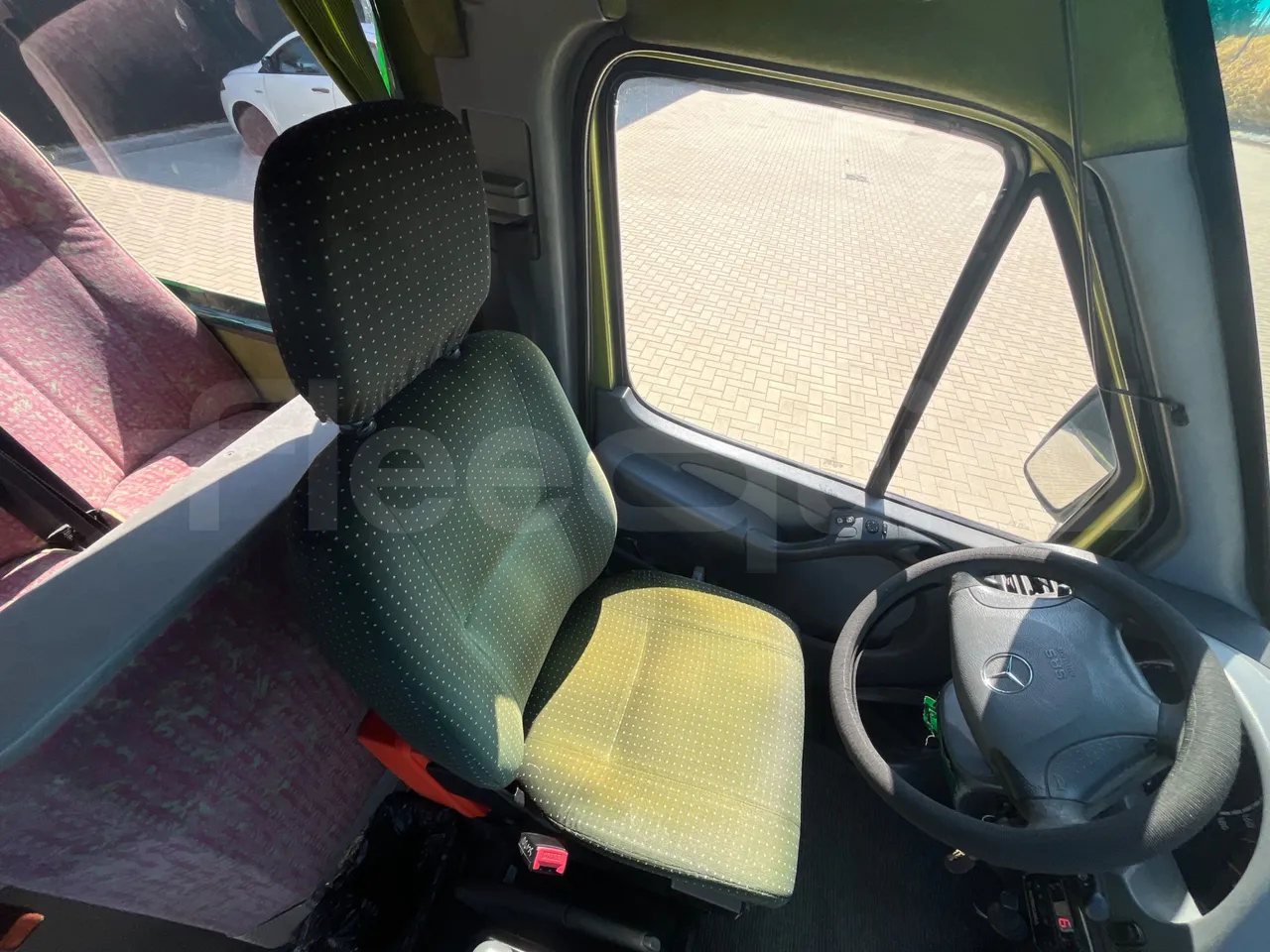 Mercedes-Benz Sprinter 416CD - EUR3 - 115kW - 6.995 - driver's seat photo (mandatory for bus to scrap)