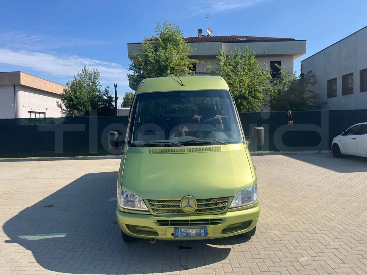Mercedes-Benz Sprinter 416CD - EUR3 - 115kW - 6.995 - front photo