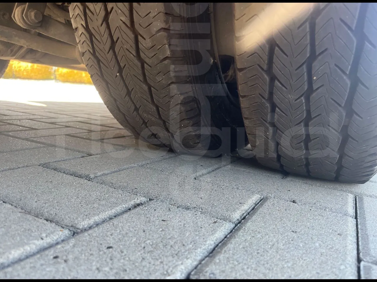 Mercedes-Benz Sprinter 416CD - EUR3 - 115kW - 6.995 - tread condition front tires left