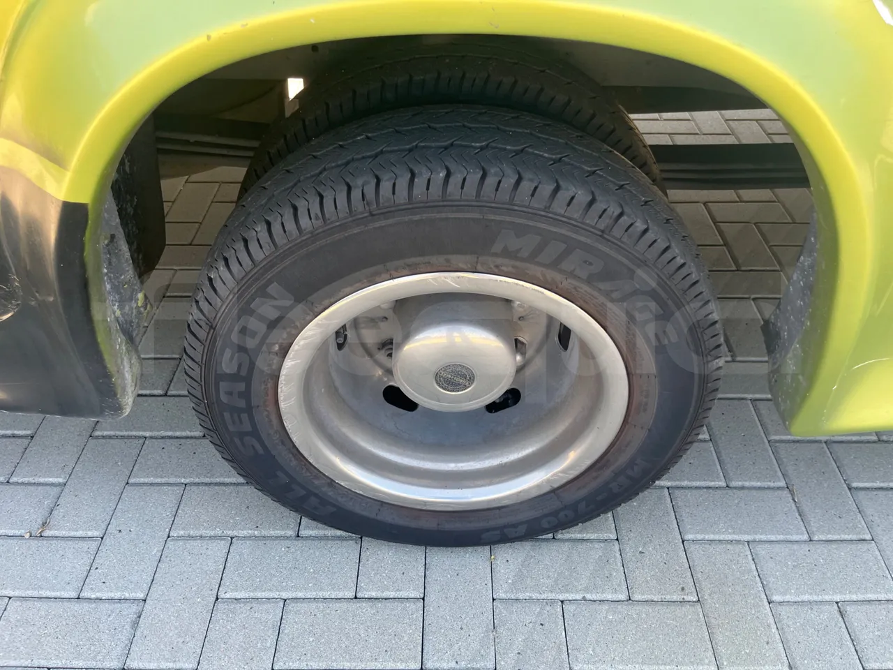 Mercedes-Benz Sprinter 416CD - EUR3 - 115kW - 6.995 - tread condition front tires right