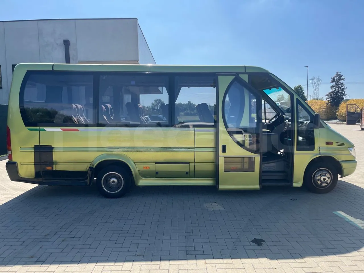 Mercedes-Benz Sprinter 416CD - EUR3 - 115kW - 6.995 - right side doors closed