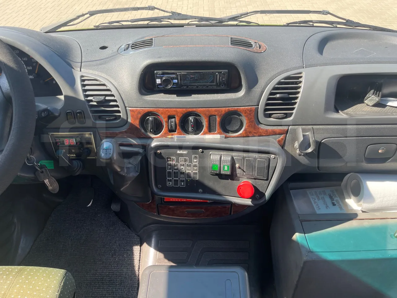 Mercedes-Benz Sprinter 416CD - EUR3 - 115kW - 6.995 - steering wheel photo