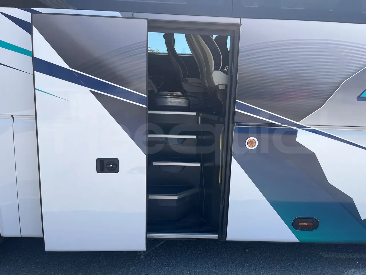 Vdl Futura FH D2 - EUR6/320KW/12.87 MT - front door 2 open