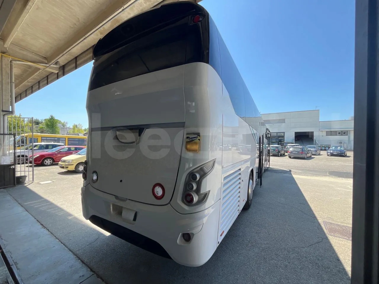 Vdl Futura FH D2 - EUR6/320KW/12.87 MT - 3/4 right rear doors open
