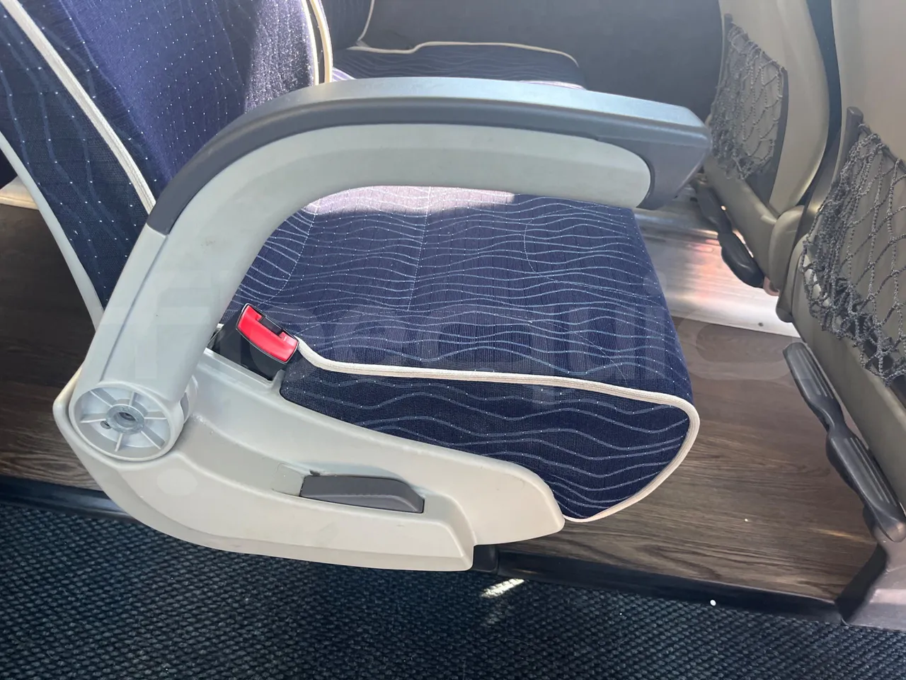 Vdl Futura FH D2 - EUR6/320KW/12.87 MT - armrest detail photo