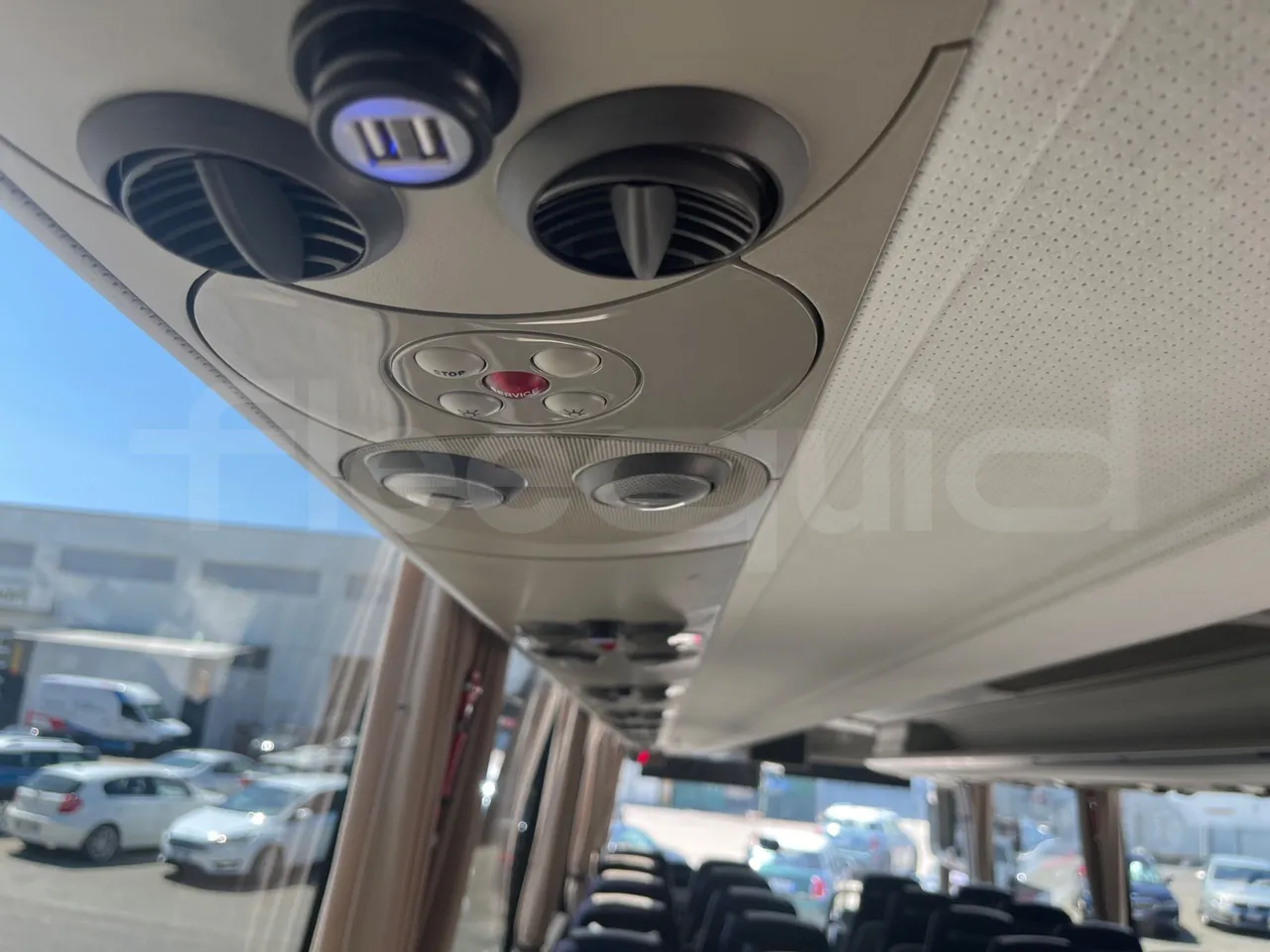 Vdl Futura FH D2 - EUR6/320KW/12.87 MT - usb charging detail