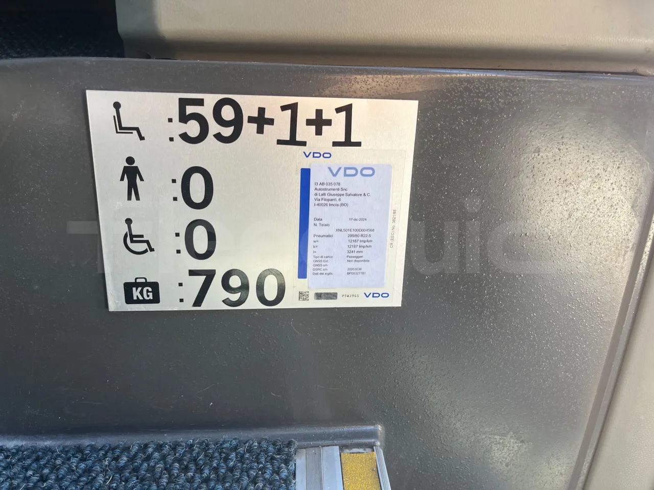 Vdl Futura FH D2 - EUR6/320KW/12.87 MT - seat plate photo