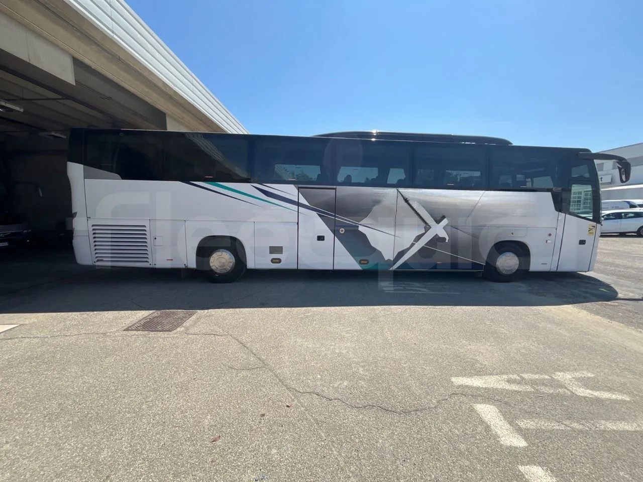 Vdl Futura FH D2 - EUR6/320KW/12.87 MT - right side doors closed