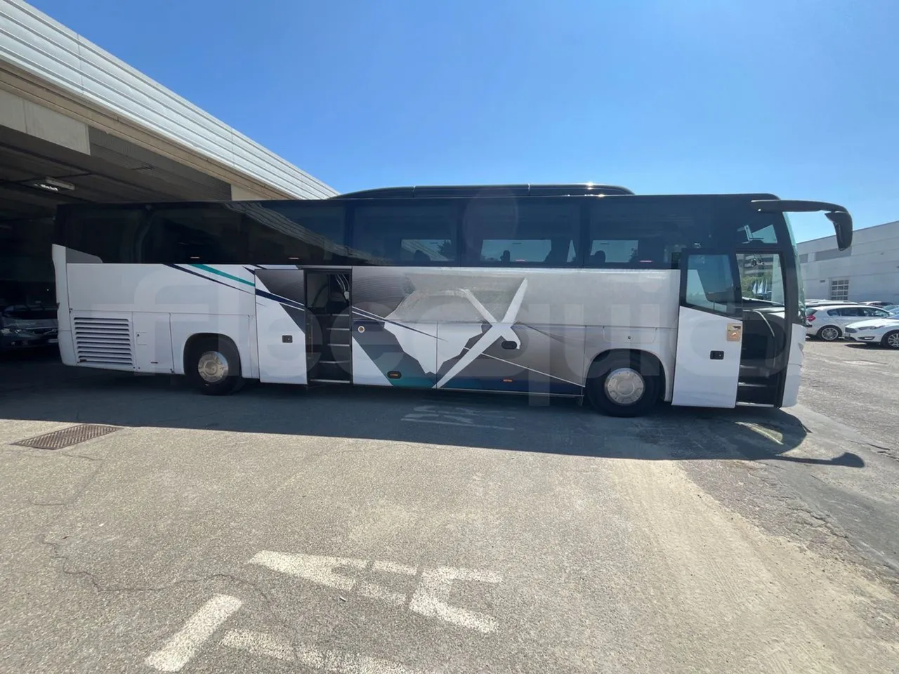 Vdl Futura FH D2 - EUR6/320KW/12.87 MT - right side doors open