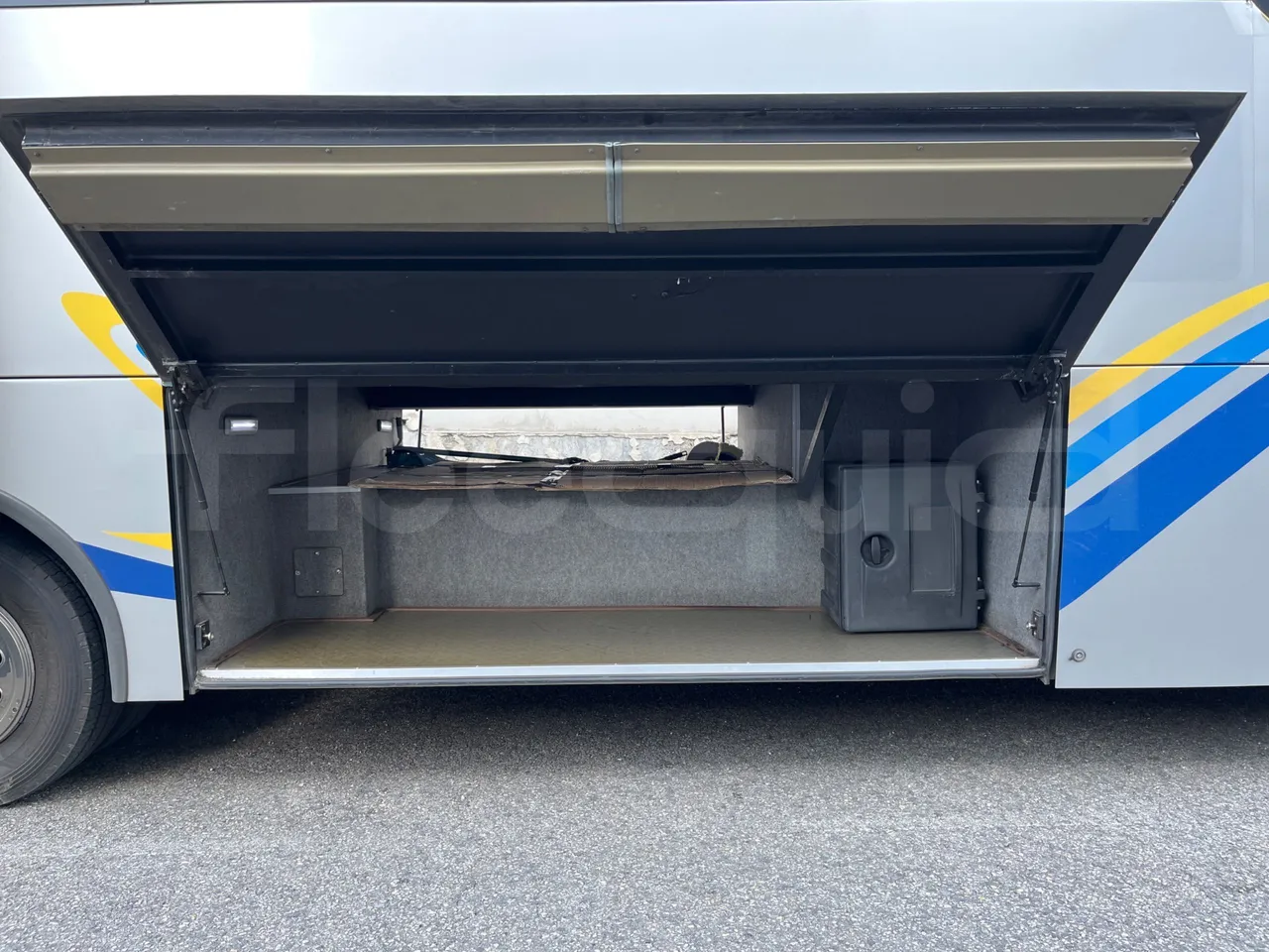 Man Andecar VII.1 12250 FOCL - Euro 5 - 184 kW - 9,470 mt - luggage rack photo