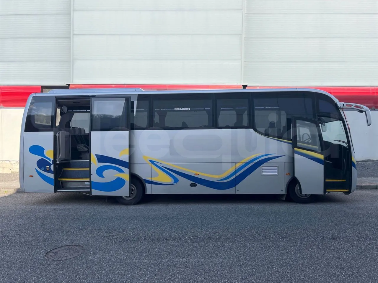 Man Andecar VII.1 12250 FOCL - Euro 5 - 184 kW - 9,470 mt - right side doors open