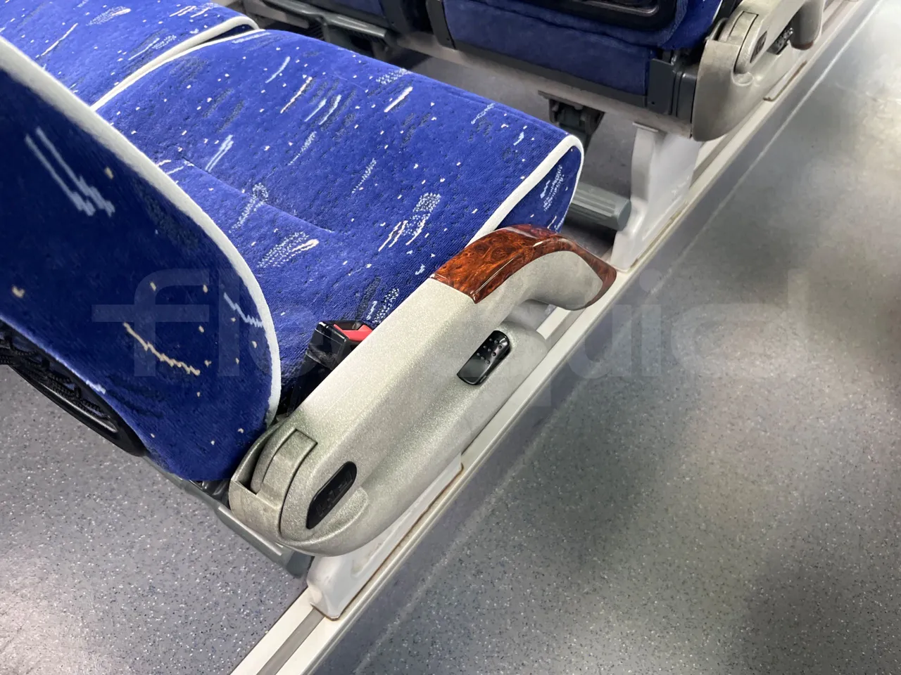 Iveco Mago2 A1AF11B - Euro3 - 154kW - 8.850mt - armrest detail photo