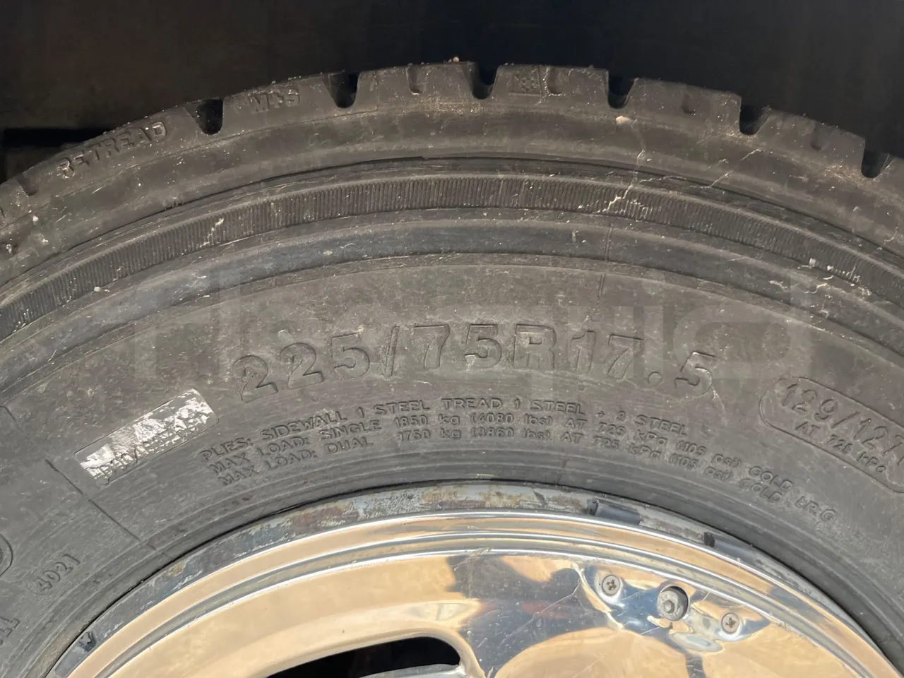 Iveco Mago2 A1AF11B - Euro3 - 154kW - 8.850mt - tread condition front tires right