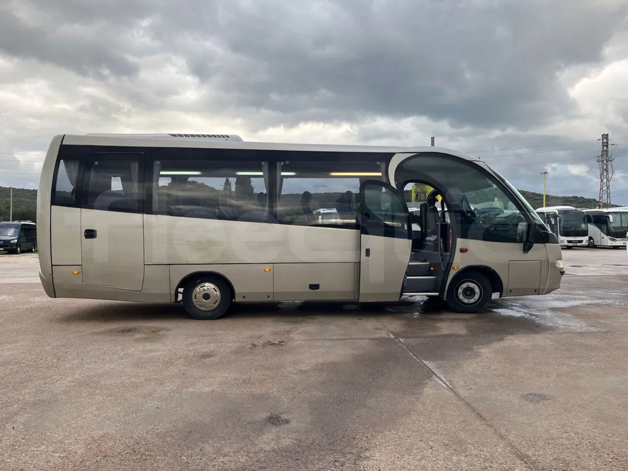 Iveco Mago2 A1AF11B - Euro3 - 154kW - 8.850mt - right side doors open