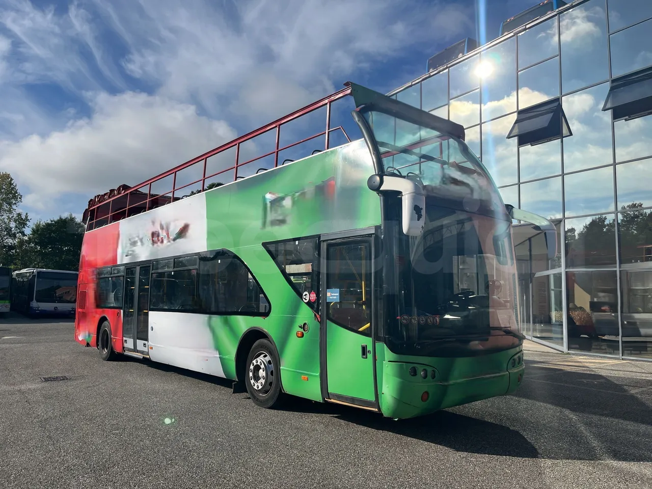 Volvo B9 - 3/4 Front Right Side