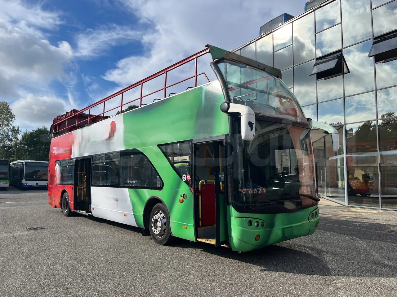 Volvo B9 - 3/4 Front Right Side Doors Open