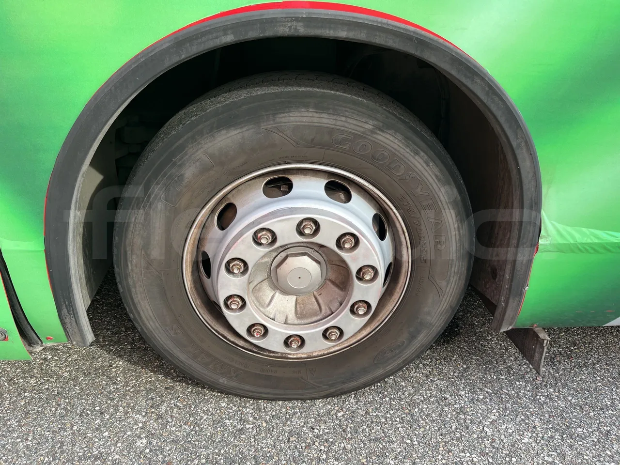 Volvo B9 - First Axle Left Side: Complete Tyre
