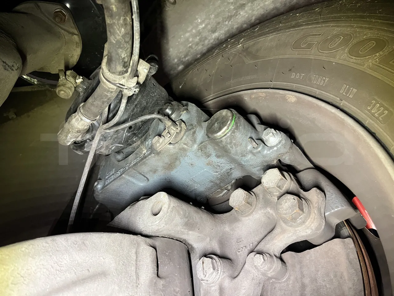 Volvo B9 - First Axle Brake Calipers Right Side