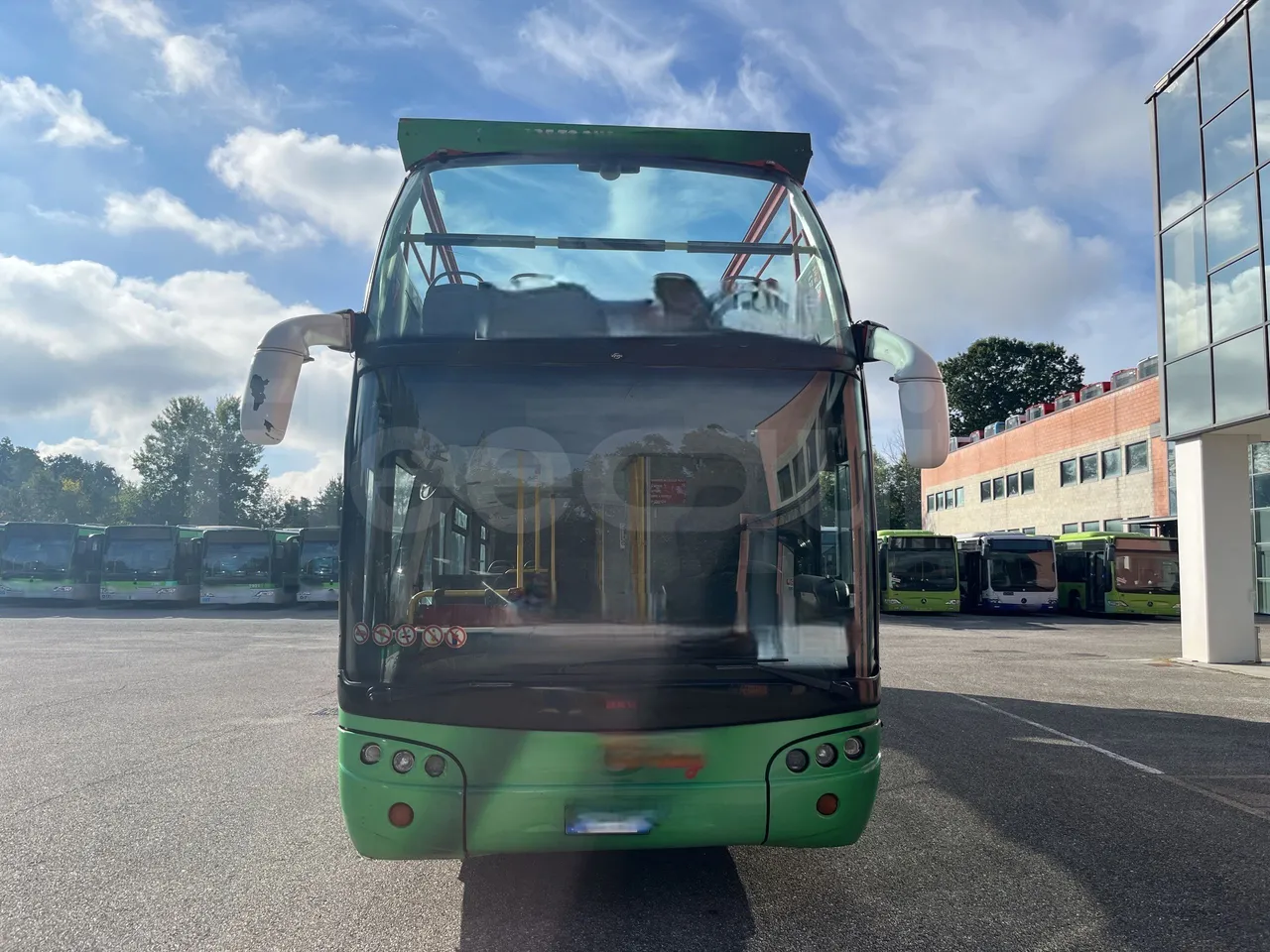 Volvo B9 - Front