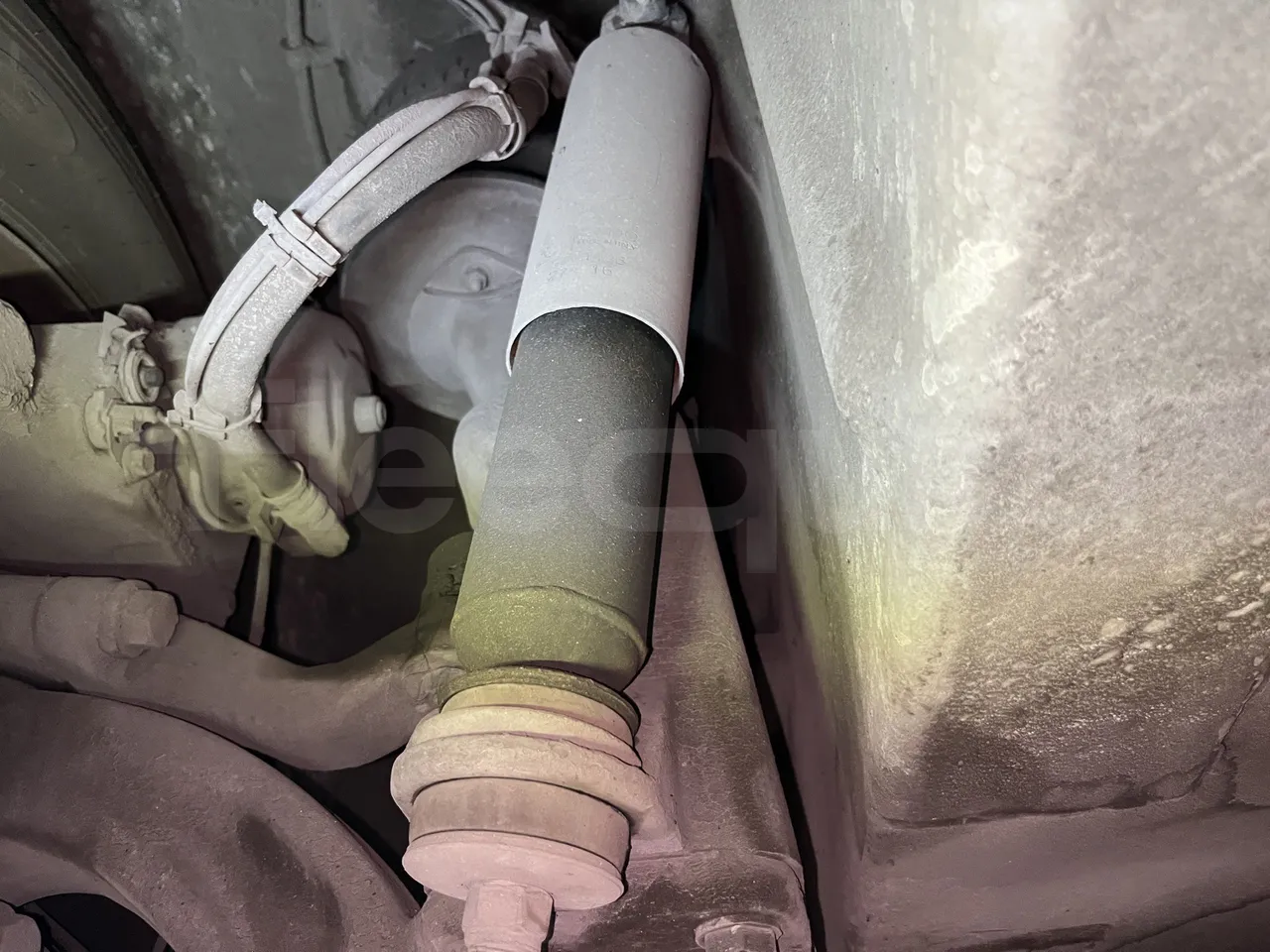 Volvo B9 - First Axle Shock Absorbers Left Side