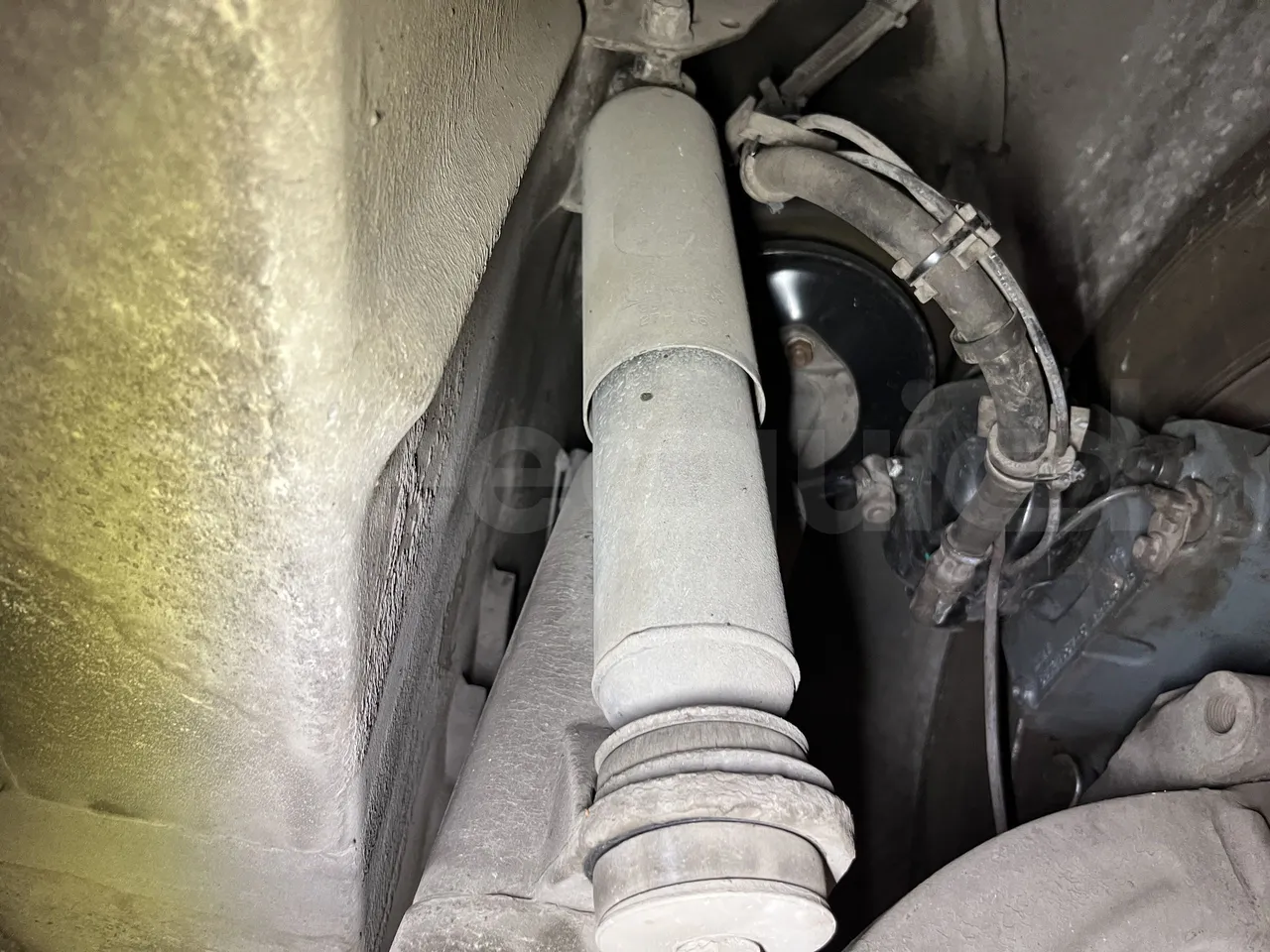 Volvo B9 - First Axle Shock Absorbers Right Side