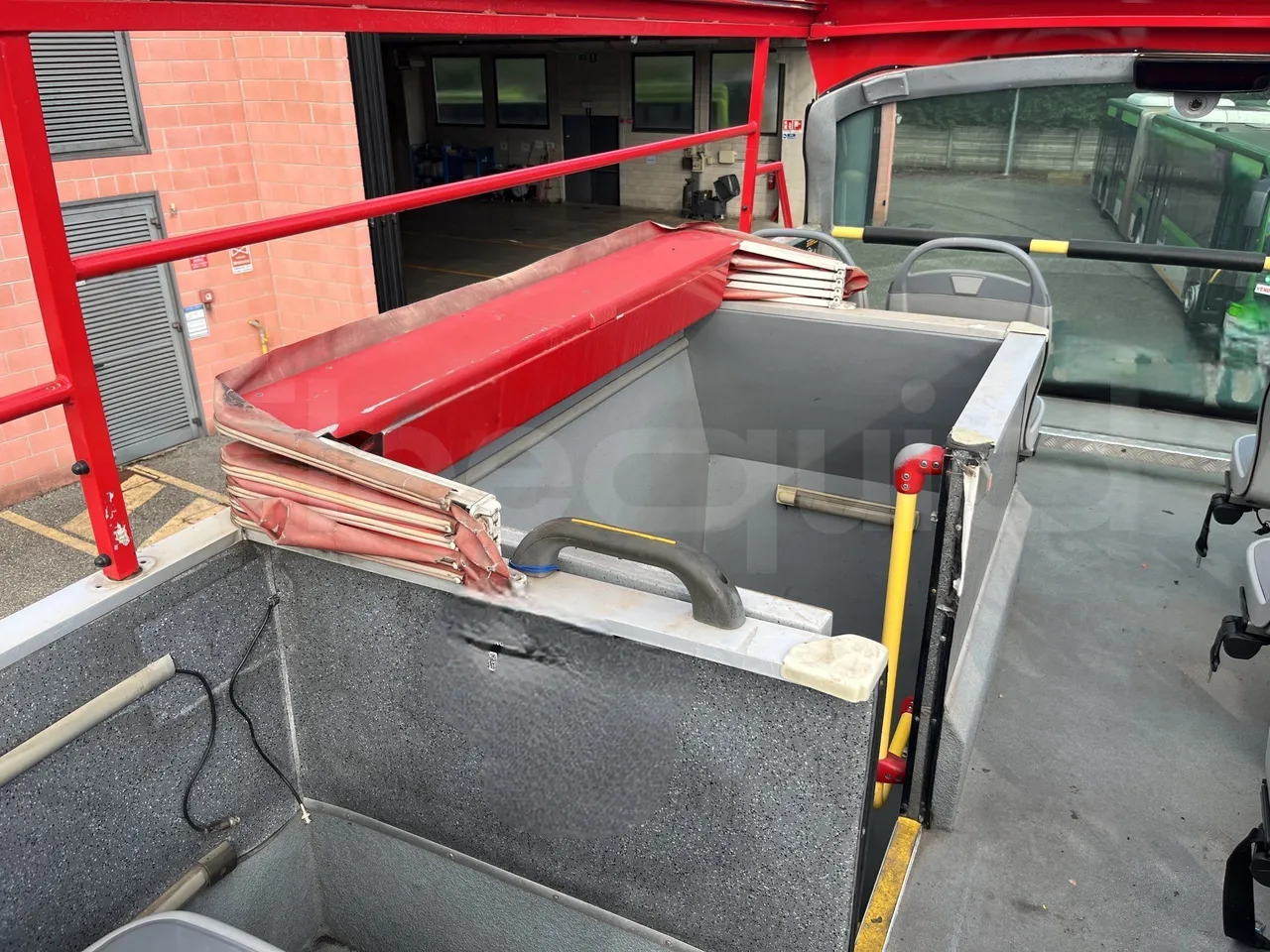 Volvo B9 - Roof Hatch 1