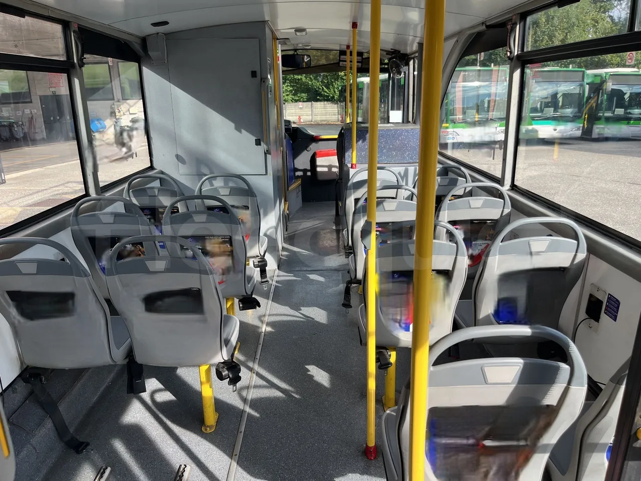 Volvo B9 - Forward Seats From Middle Position