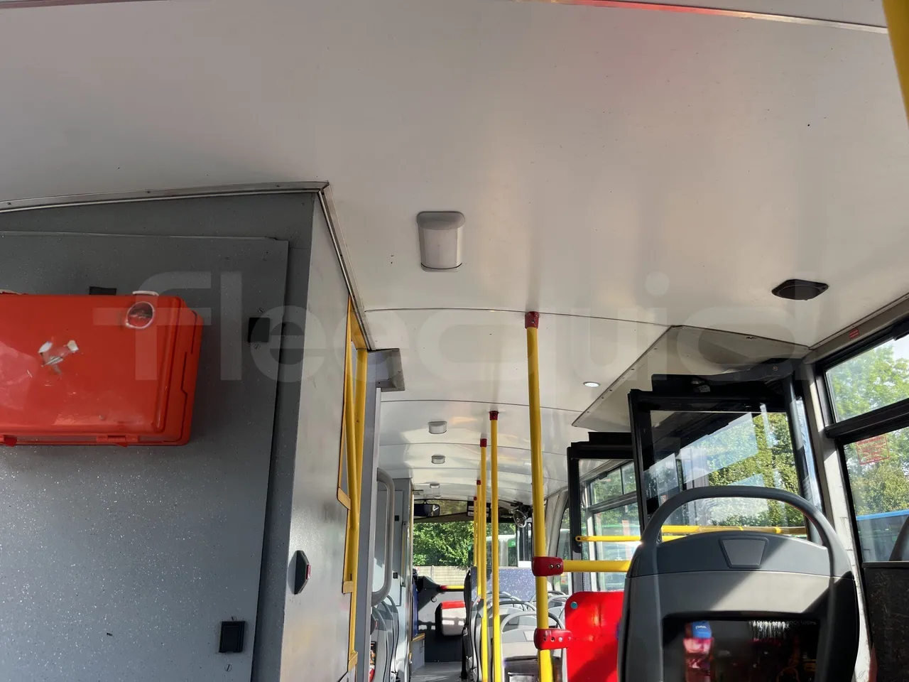 Volvo B9 - Overhead Compartments
