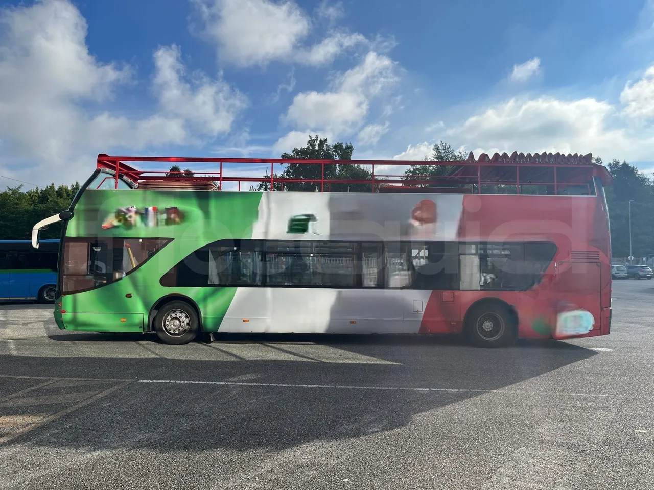 Volvo B9 - Left Side