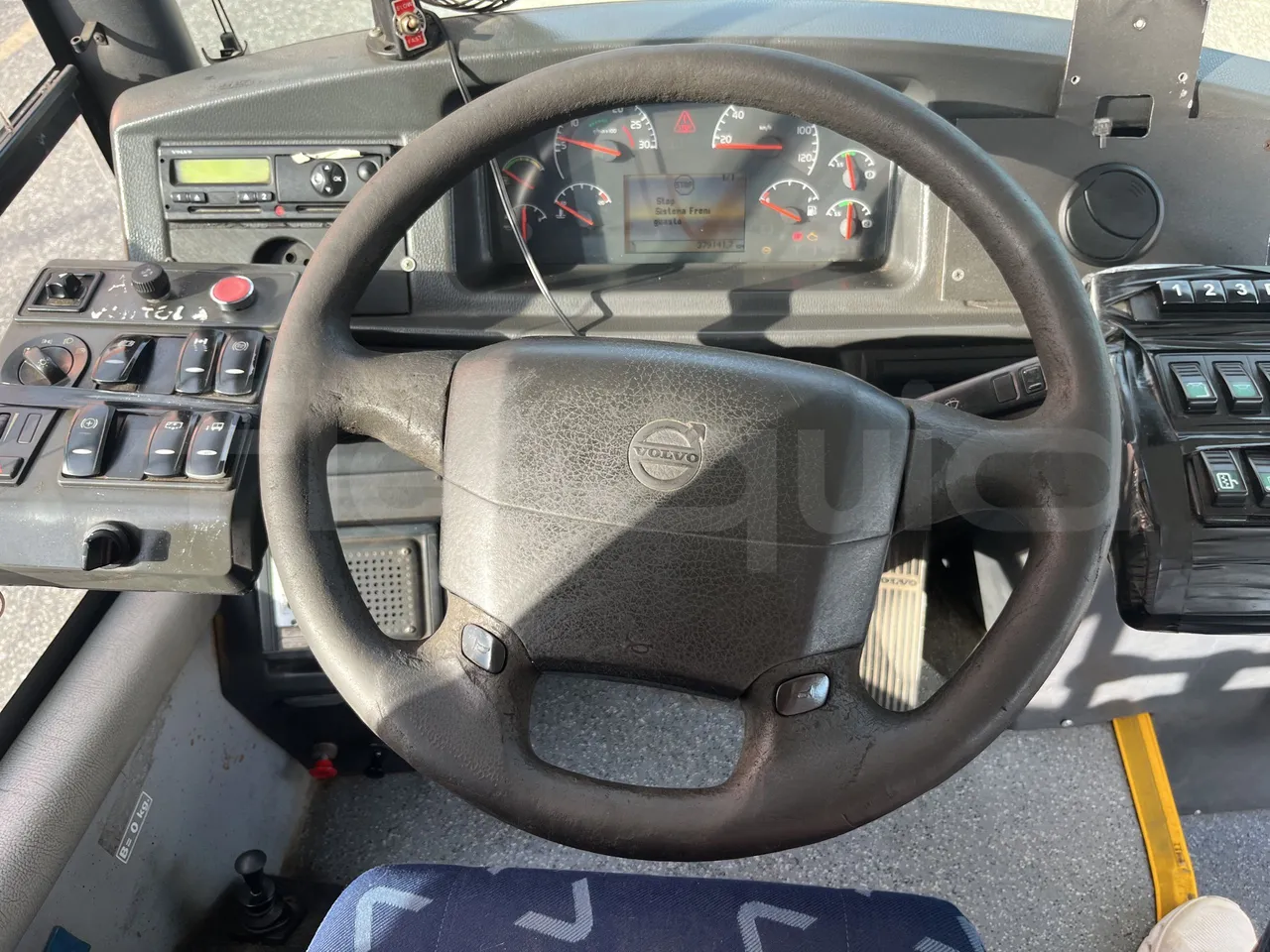 Volvo B9 - Steering Wheel