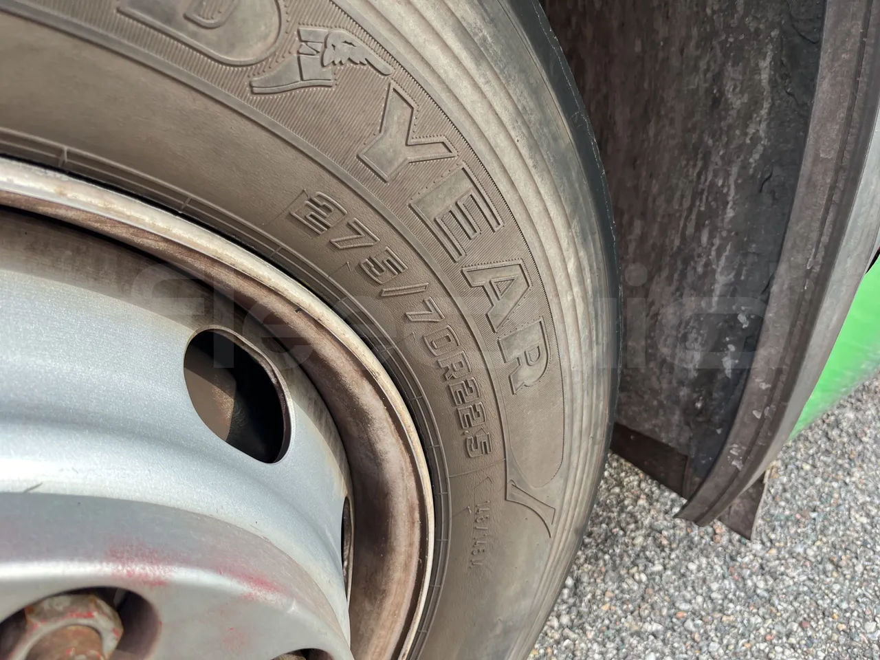 Volvo B9 - First Axle Left Side: Tyre Size