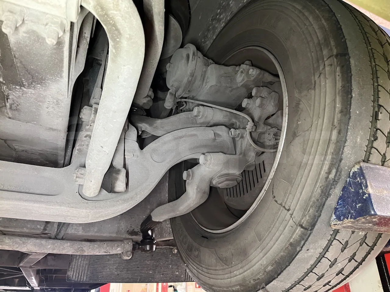 Volvo B9 - First Axle Left Side