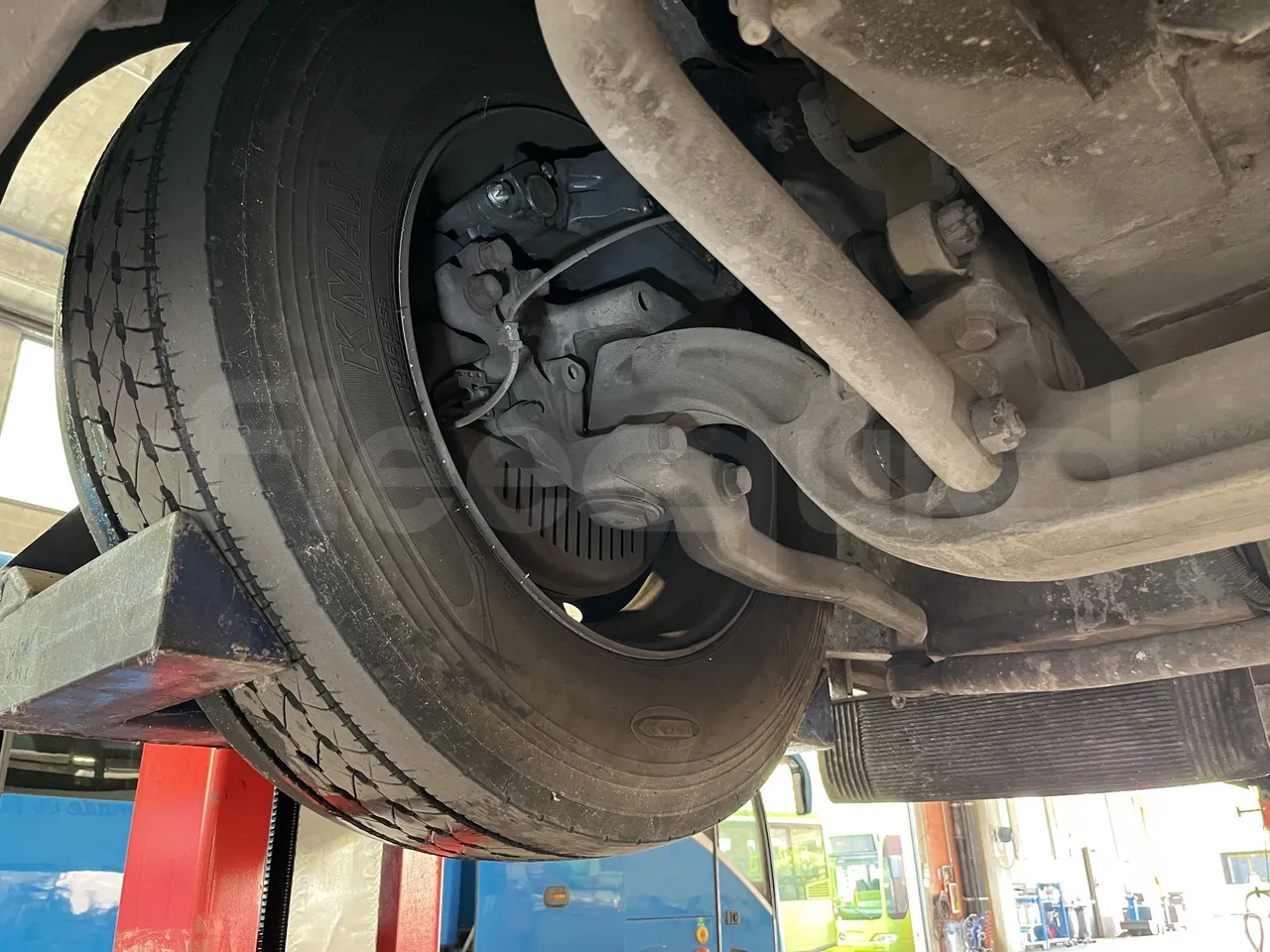 Volvo B9 - First Axle Right Side
