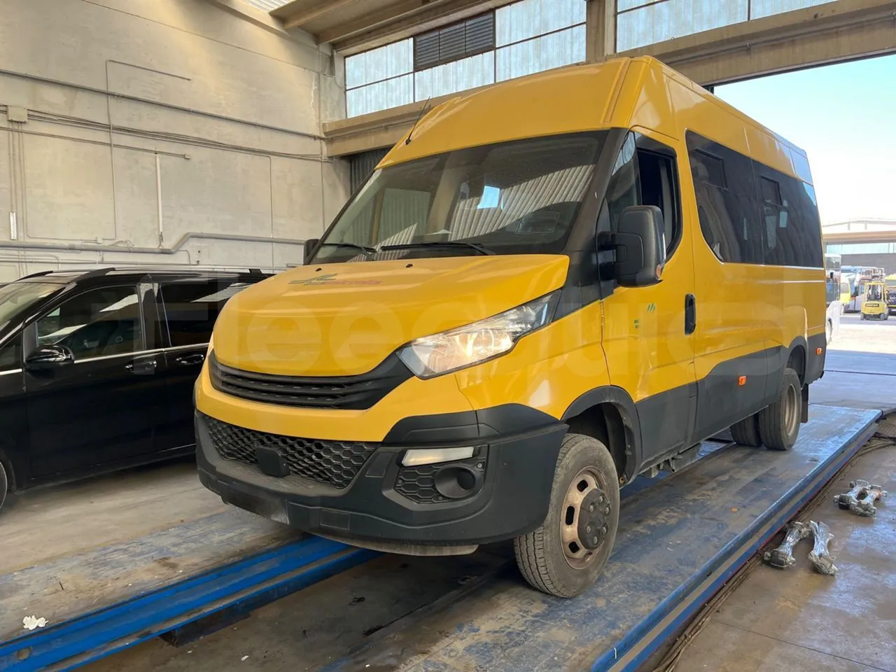 Iveco Daily 50C14N - EUR6 - 100kW - 6,048m - 3/4 front left (mandatory for bus to scrap)