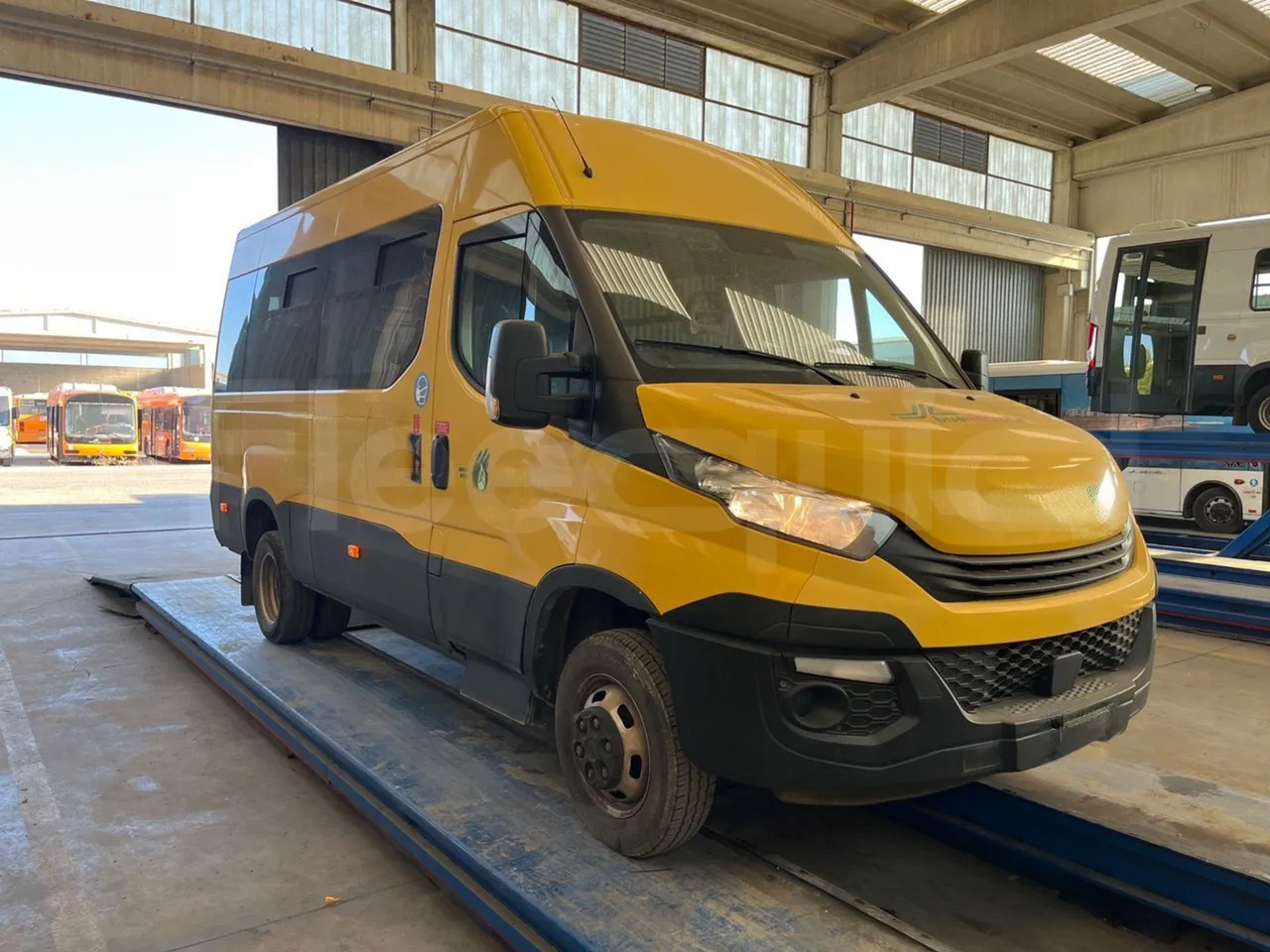 Iveco Daily 50C14N - EUR6 - 100kW - 6,048m - 3/4 front right doors (mandatory for bus to scrap)