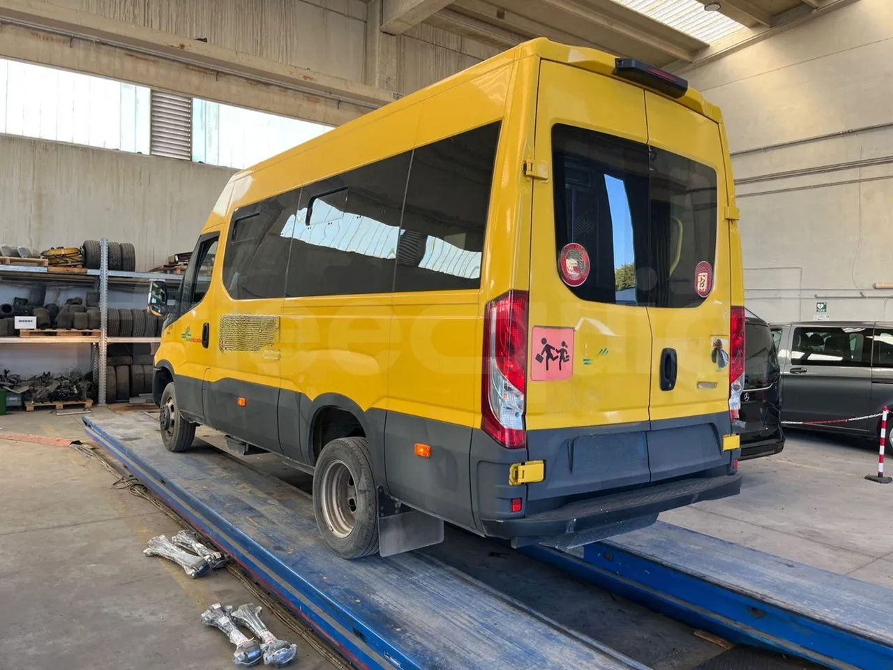 Iveco Daily 50C14N - EUR6 - 100kW - 6,048m - 3/4 left rear side