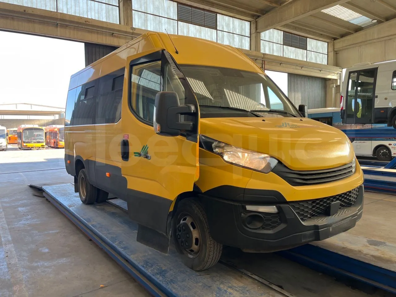 Iveco Daily 50C14N - EUR6 - 100kW - 6,048m - 3/4 right front doors open
