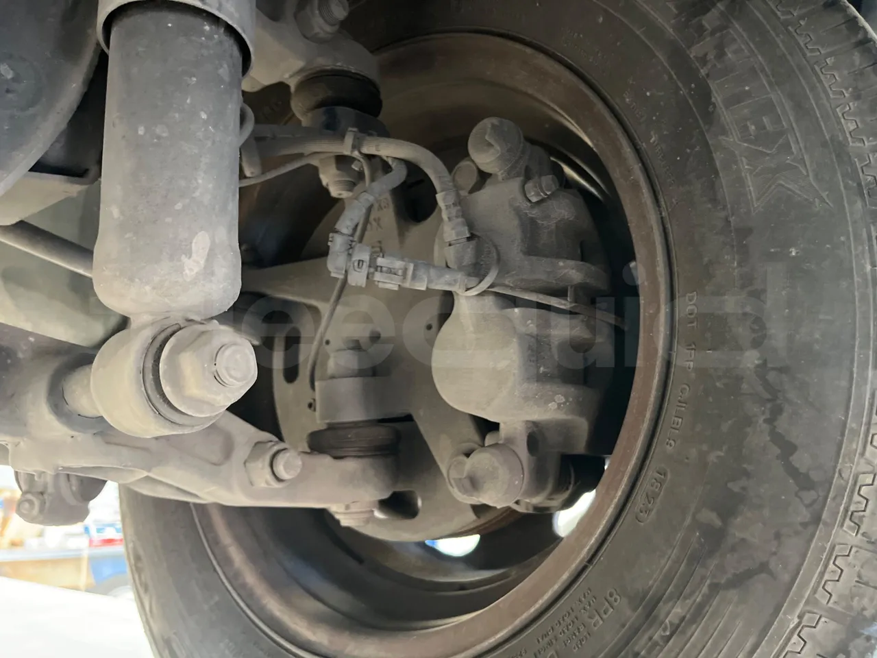 Iveco Daily 50C14N - EUR6 - 100kW - 6,048m - front brake calipers right