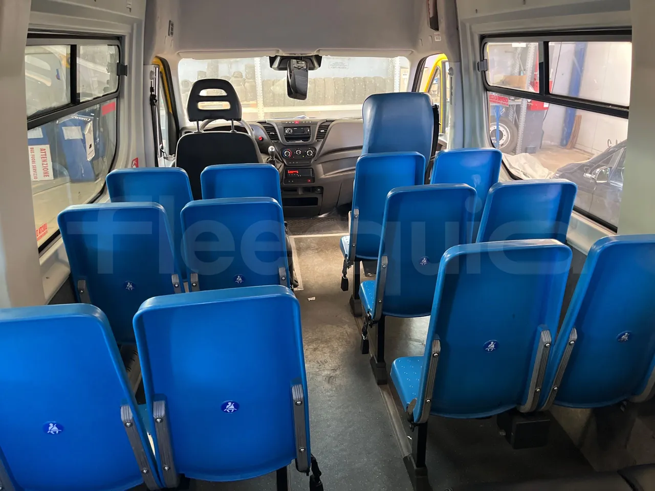 Iveco Daily 50C14N - EUR6 - 100kW - 6,048m - forward view middle aisle