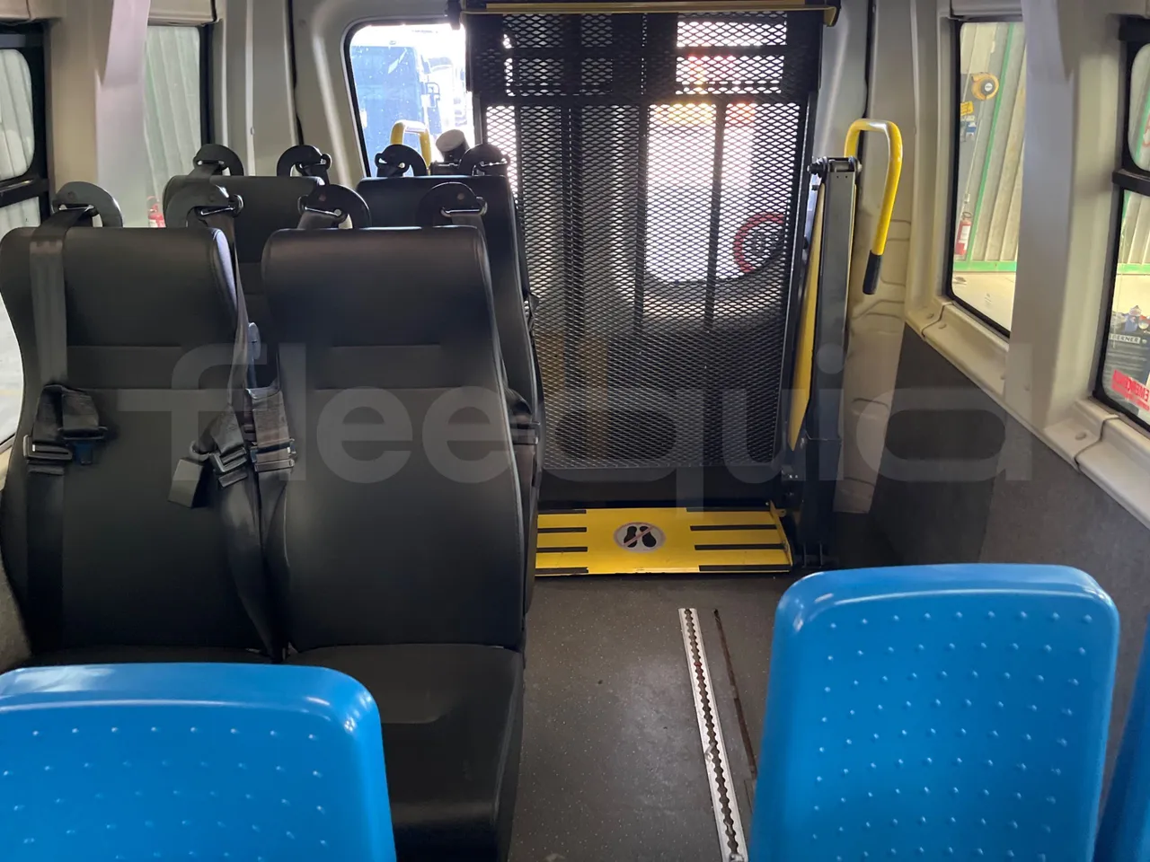 Iveco Daily 50C14N - EUR6 - 100kW - 6,048m - reverse view middle aisle