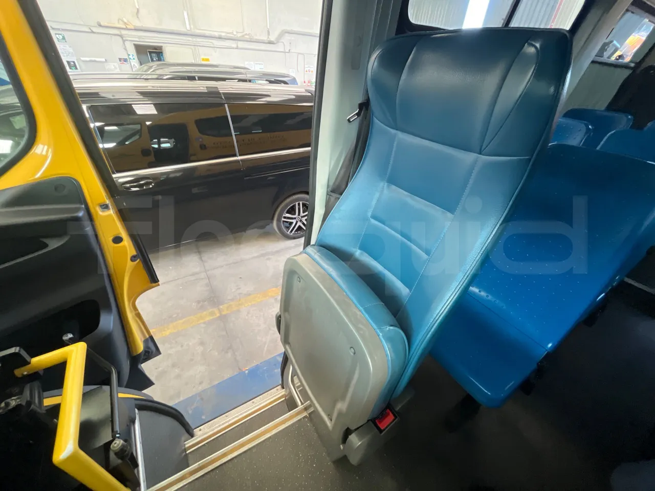 Iveco Daily 50C14N - EUR6 - 100kW - 6,048m - hostess seat photo
