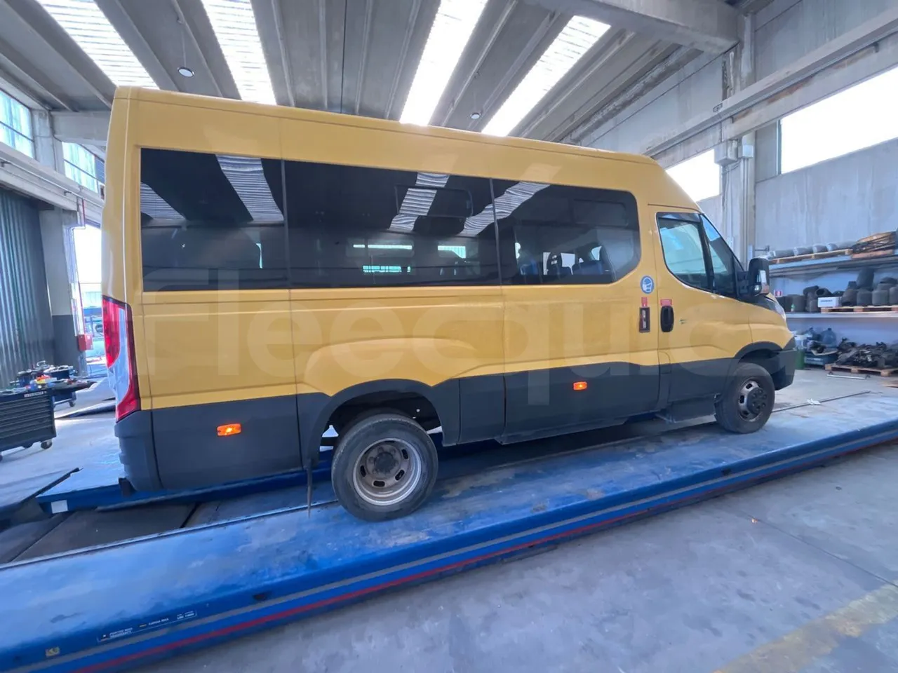 Iveco Daily 50C14N - EUR6 - 100kW - 6,048m - right side doors closed