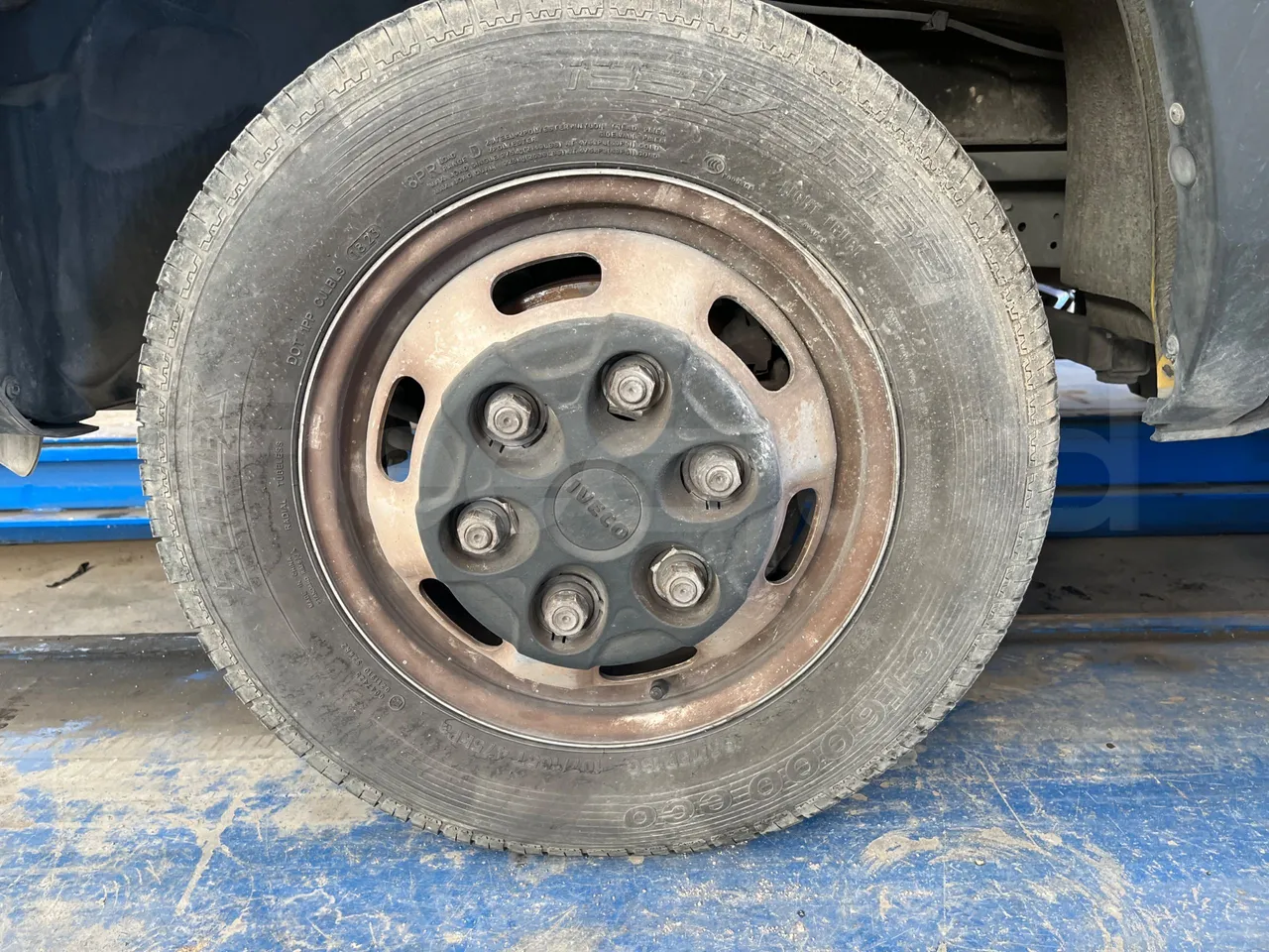 Iveco Daily 50C14N - EUR6 - 100kW - 6,048m - front left tire measurements