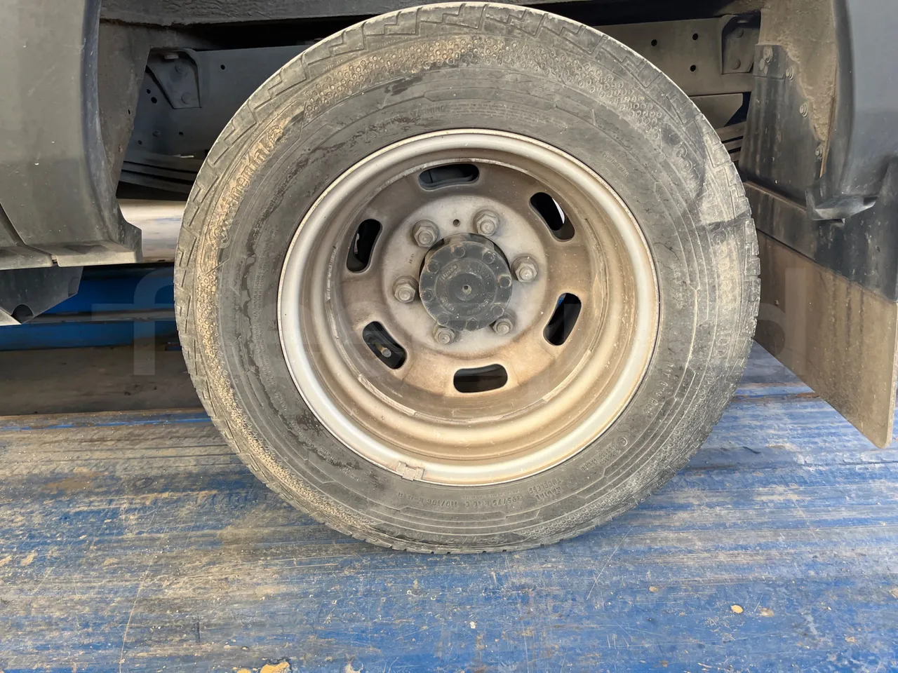 Iveco Daily 50C14N - EUR6 - 100kW - 6,048m - rear left tire photo