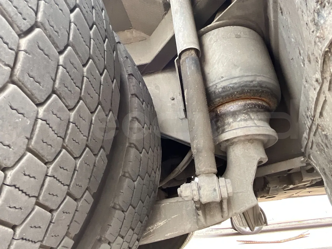 Iveco Arway - First Axle Left Side: Tyre Thickness
