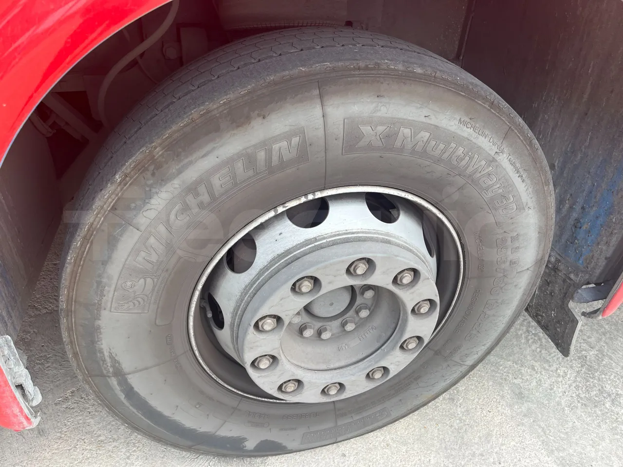 Iveco Arway - tread condition front tires right
