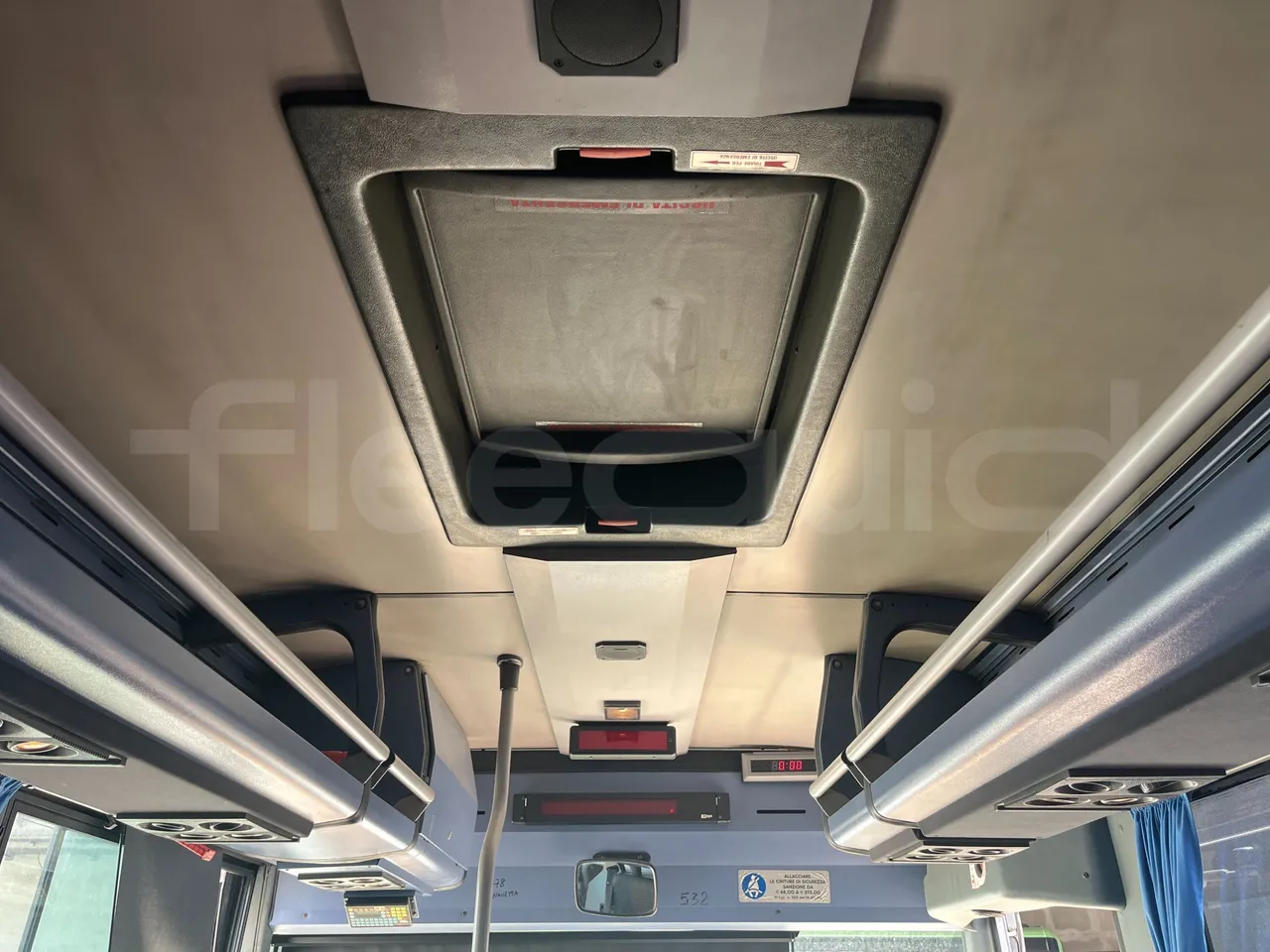 Iveco Arway - overhead compartments photo