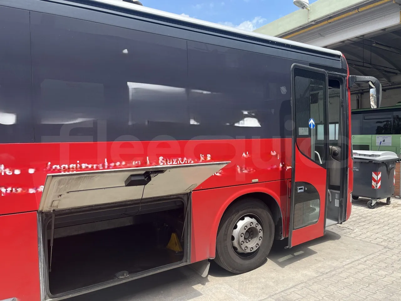 Iveco Arway - platform open photo
