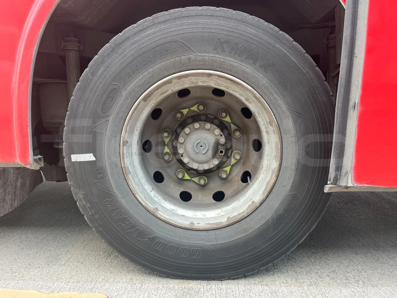 Iveco Arway - rear left tire photo