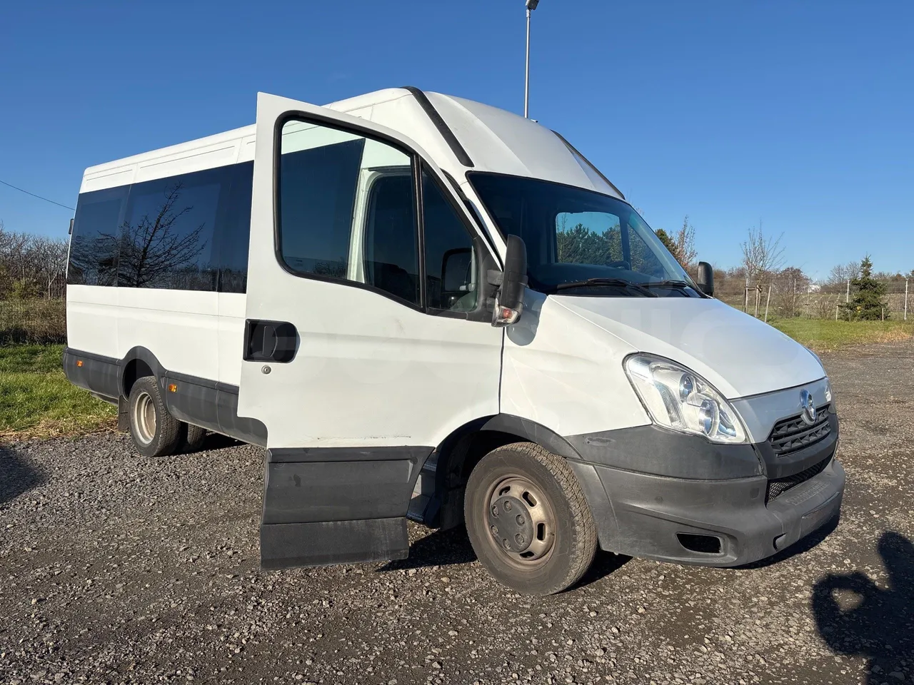 Iveco Daily 50C15V-EURO5-107kW-7.012m - 3/4 right front doors open